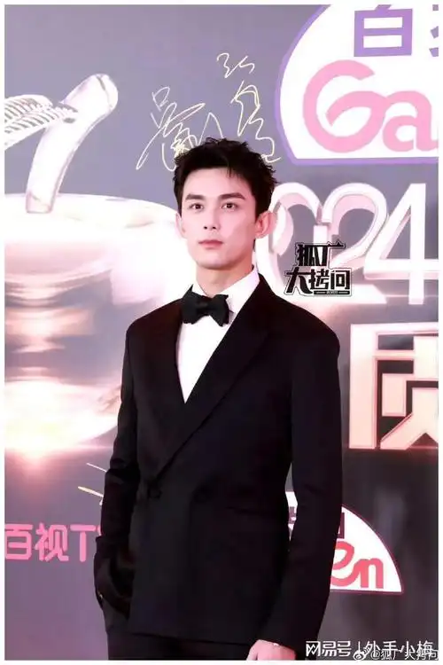 吴磊帅的出众唐嫣美得迷人|李沁|关晓彤|女明星_网易订阅