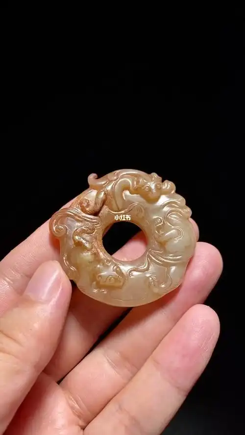 汉熟坑和田玉螭龙纹玉壁挂件