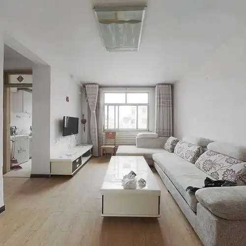 香江路   套二   简单装修-青岛武夷山路二手房