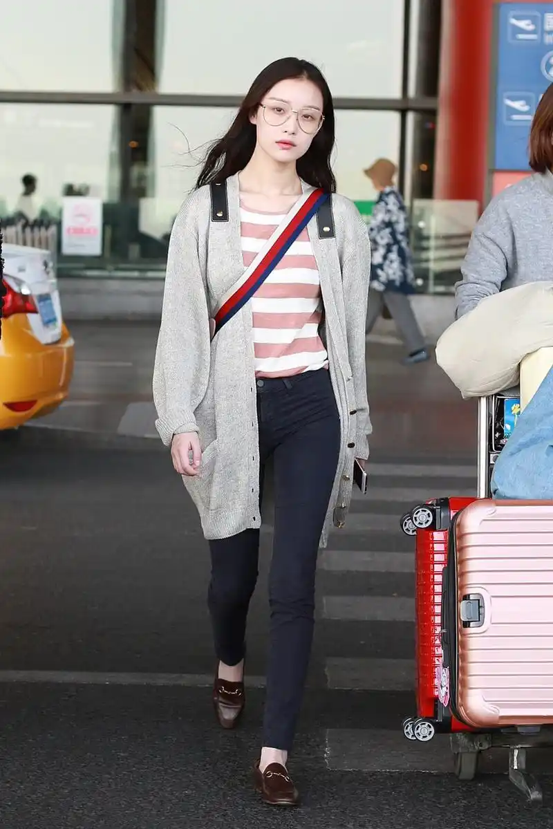倪妮机场私服街拍合集 倪妮的机场私服街拍合集来啦!
