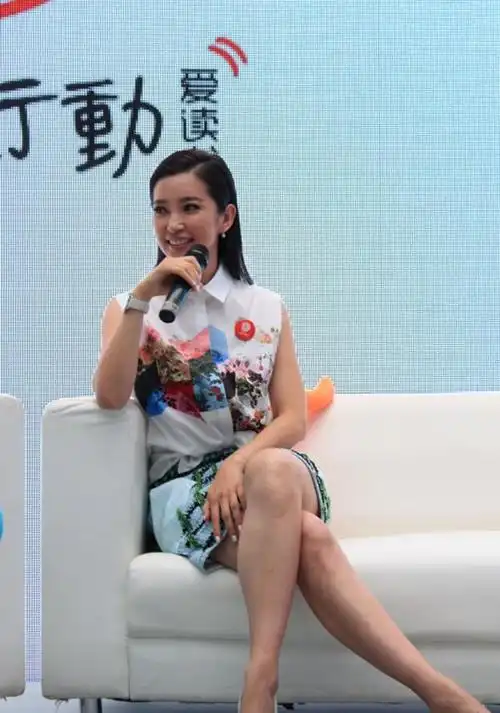 时隔20年,还记得李冰冰在《天下无贼》中饰演的艳贼小叶,小叶不仅身怀