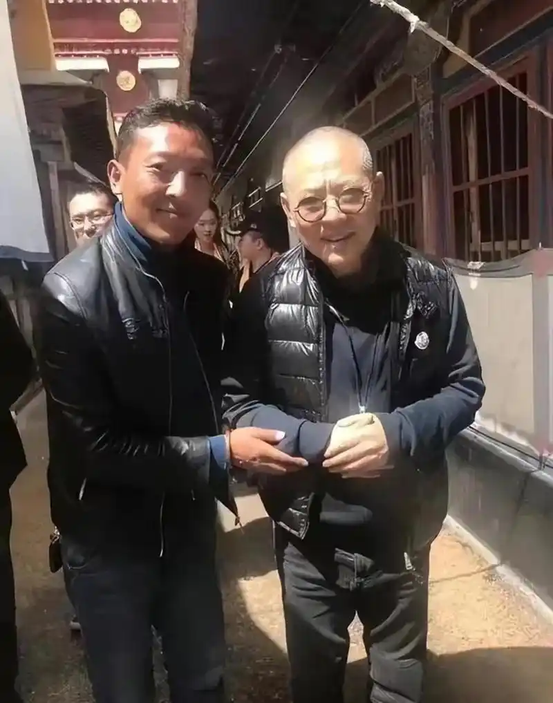 60岁李连杰面部苍老变形,现身国内捞金,被吐槽在国外缺钱了 - 旅游