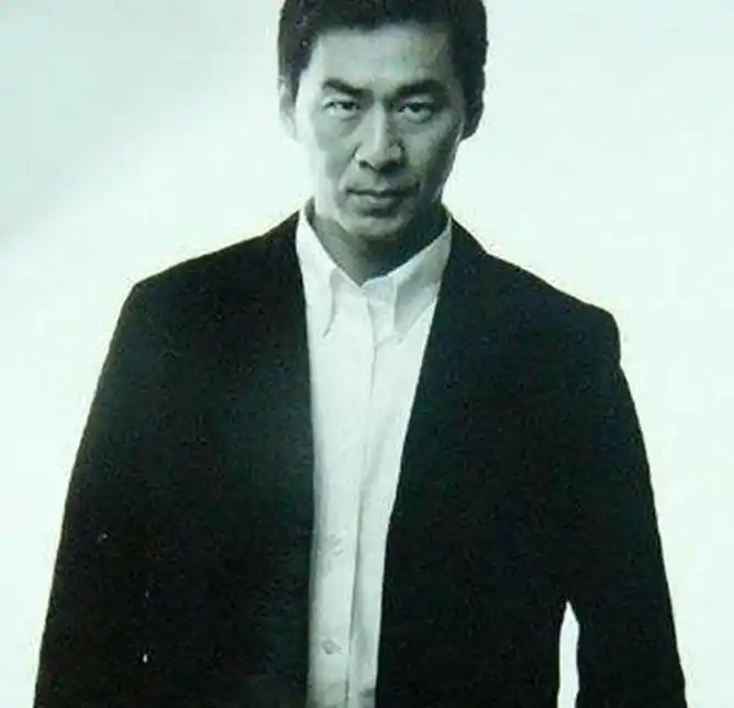 陈建斌年轻时帅气型男,似赵寅成,如今只能用"油腻"二字来形容