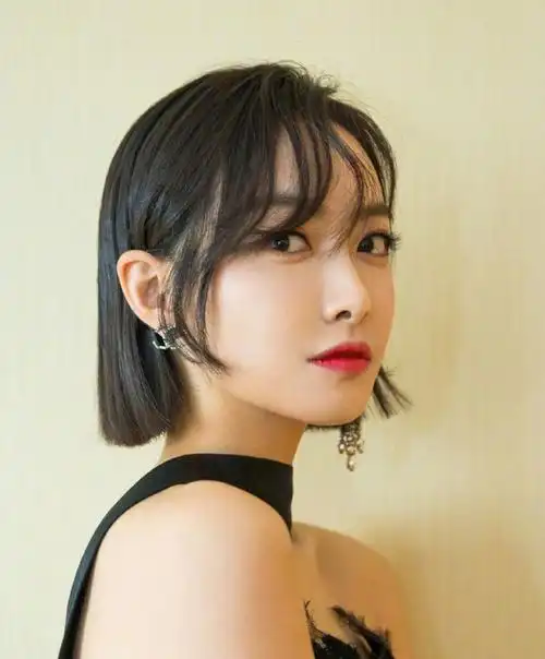 可盐可甜的中长发才是女明星们的新宠秋冬新发型有着落了