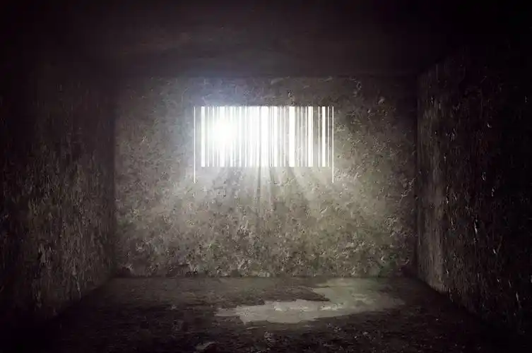 恐怖的监狱牢房高清图片