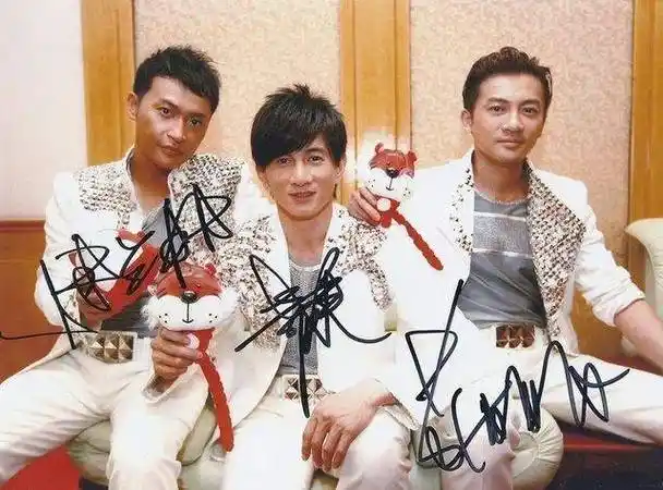 回顾陈志朋摆脱奇装异服的他细看51岁现状才知什么叫人生赢家