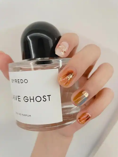 秋冬氛围感琥珀色晕染美甲