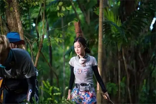 被导演发掘时才大二,三部作品狂揽26亿票房,现今成为最美晶女郎