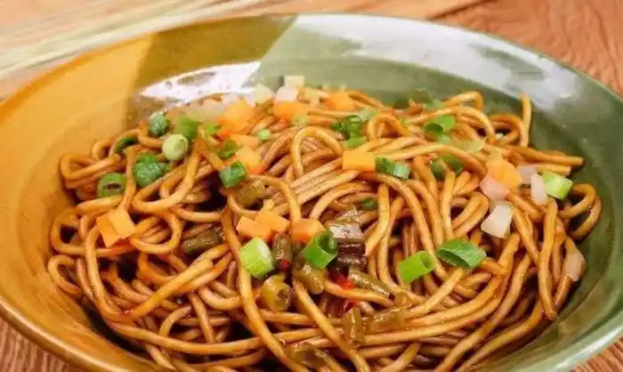 武汉5大美食:绝妙的豆皮,鲜美的汤包,还有人人都爱的周黑鸭!