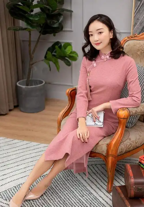 40岁的中年女人,气质比颜值重要!今年流行这件旗袍,优雅显瘦!