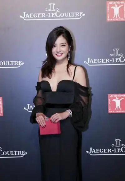 赵薇身材原来这么好礼服只遮一半没想到是这样的小燕子