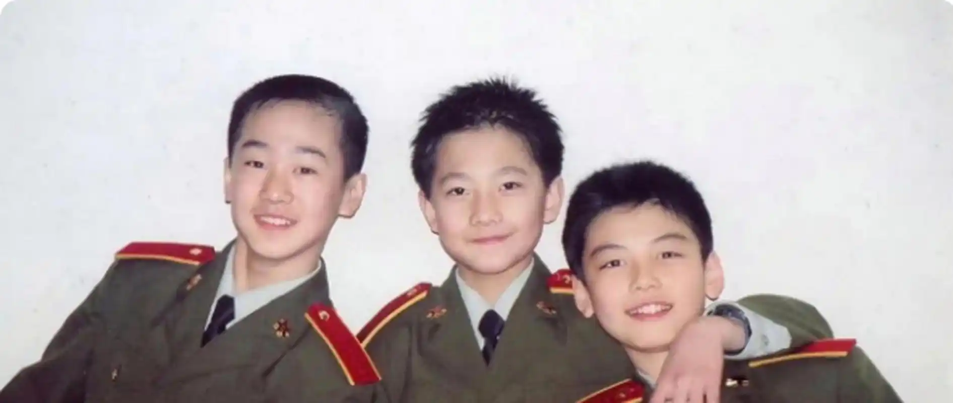 杨洋出道后这么火是有原因的,童年时期的杨洋就很帅很自信!#杨洋