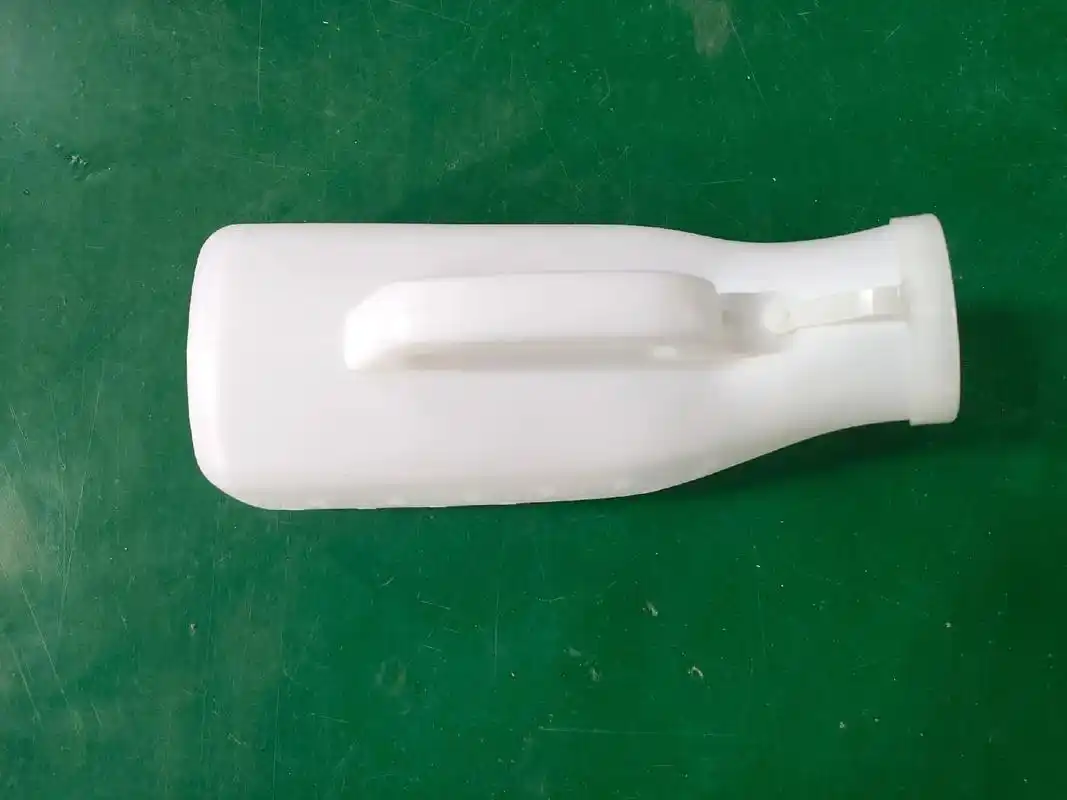 男士尿壶带防滑圈外翻便盆出货实拍.#工厂实拍视频 #专业的事 - 抖音