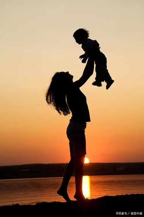 母爱与读书:点燃心灵的双重光芒