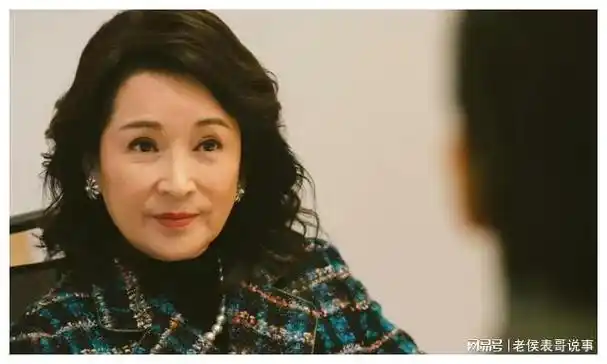 佘诗曼48岁与龚慈恩60岁同框演技炸裂一见钟情笑骨全开