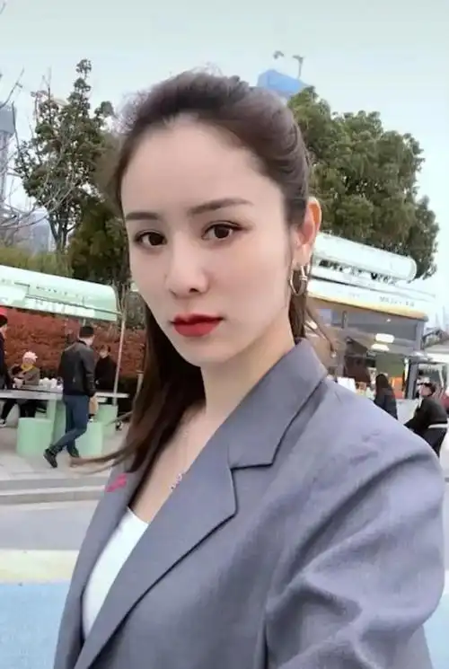 林峯老婆张馨月穿衣搭配品味一言难尽,遭网民狠批兼与吴千语比较|林峰