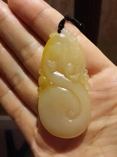 请帮忙看下购买的黄龙玉价位,有收藏价值吗,感谢