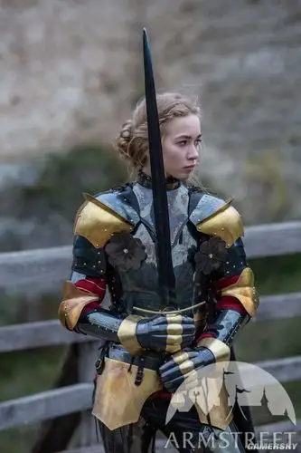 国外打造女性中世纪铠甲帅气外型防御力飙升