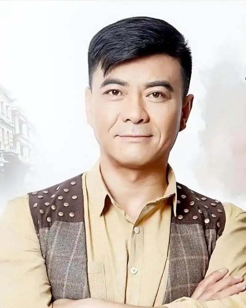 王新军|王新军:与相伴10年的发妻离婚后,转身娶小7岁秦海璐,他怎样了