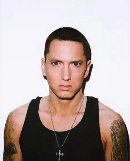 歌星eminem大臂帅气纹身图片