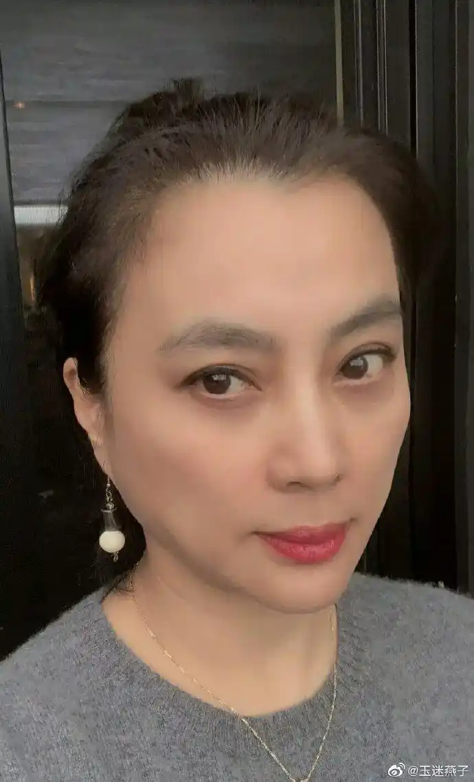 在家办公是种什么样的体验# @李玲玉 #玉兔精李玲玉# #甜歌皇后