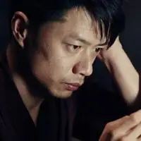 著名演员段奕宏qq头像_一步一个脚印的他总是那么迷人