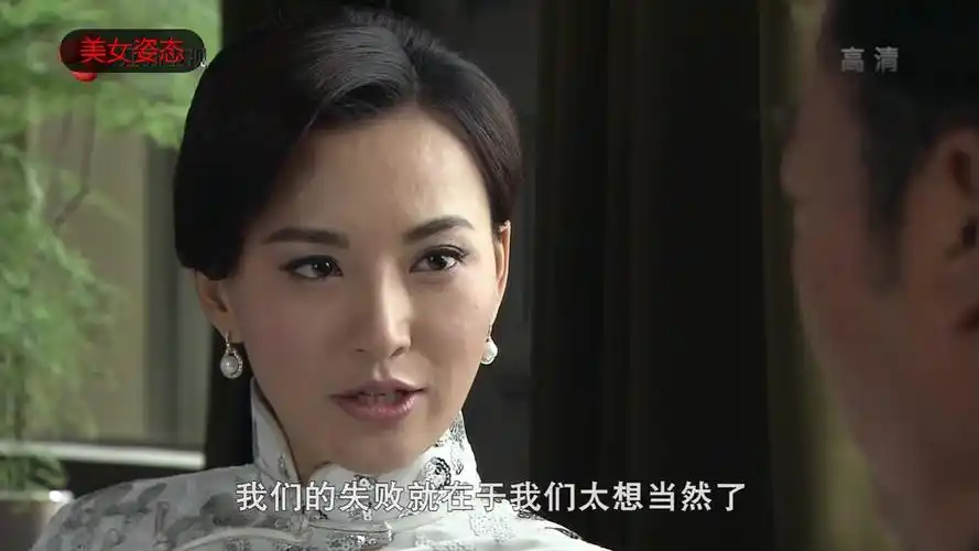 莫小棋白旗袍肉丝银色高跟鞋