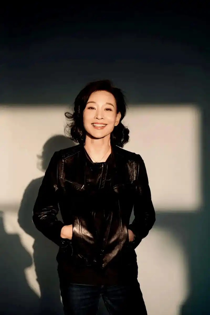 曾经的"小花"六十岁了_陈冲