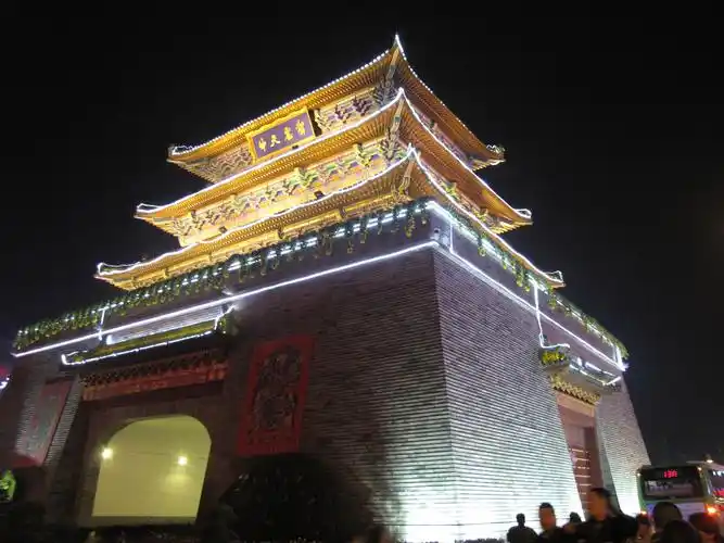 【携程攻略】开封鼓楼商圈购物,到了开封,我们虽然不爱吃这些油腻的