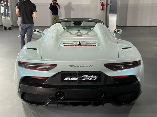 玛莎mc20敞篷实拍