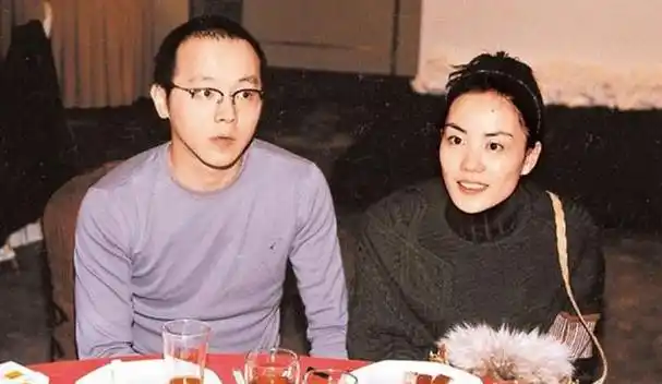 最近,已经很久没有露面的窦唯的一张照片引起网友热议,有网友拍到他和