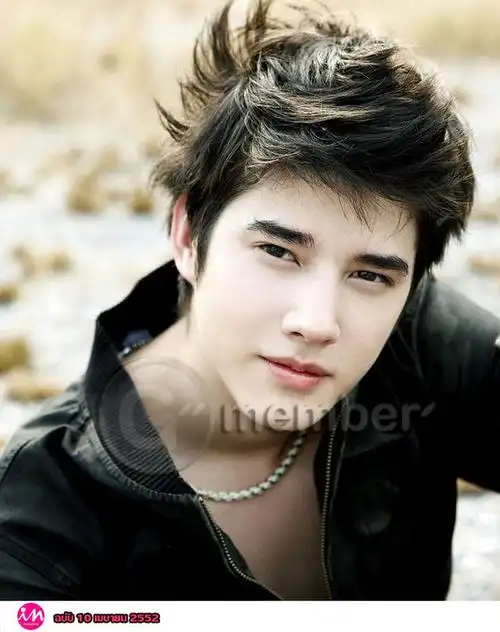 1988年12月4日出生于泰国曼谷,中德混血,泰国男演员,平面模特,歌手