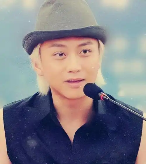 回顾邓超从混混到影视大佬他是如何改写自己人生的