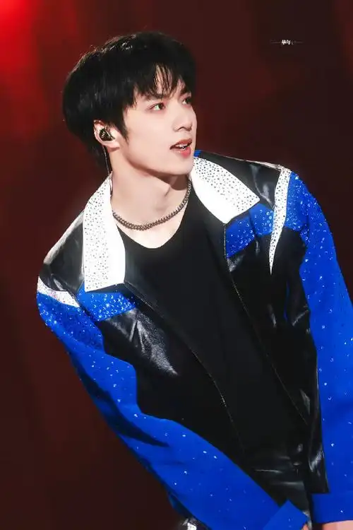 青年演员刘耀文#lyw#刘耀文last night#"对你的爱像循环播放的电影