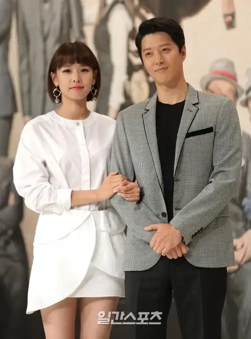 李东健,赵允熙承认正在恋爱中!