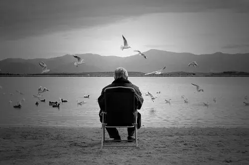 归根结底,你总是个孤独的人