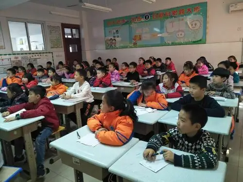 济南路小学三年级五班快乐书法课堂纪实