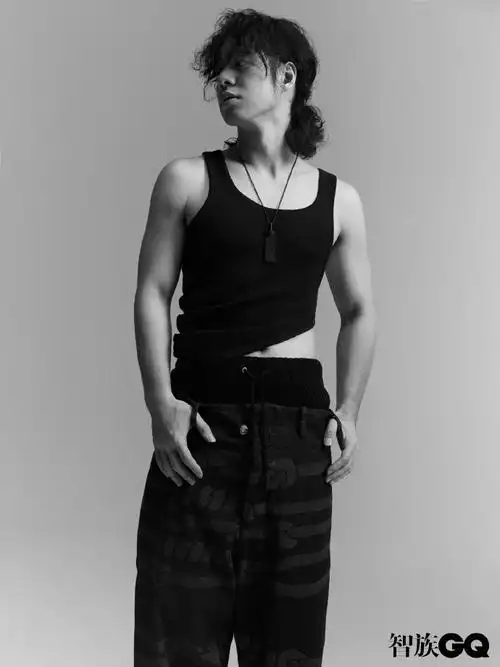 曾比特超话31智族gq|最新时尚片更新mike小露一下腹肌~9892#曾