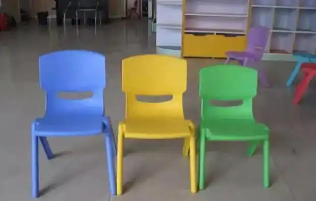 小小说俞亚素三把小椅子