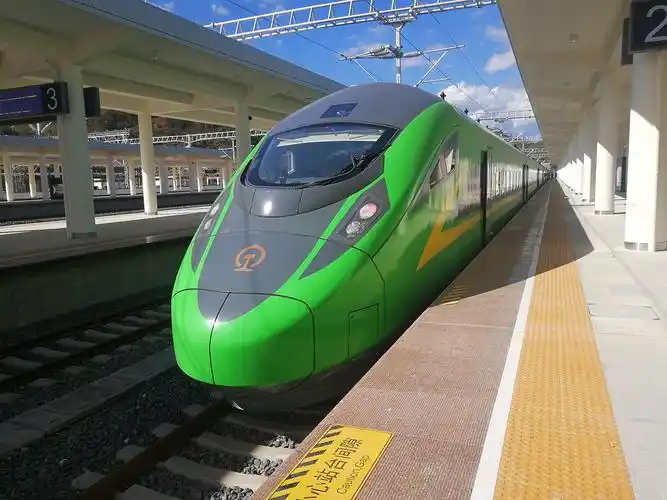 攀西地区首开"绿巨人"动车组 攀枝花至昆明最快2小时07分可达