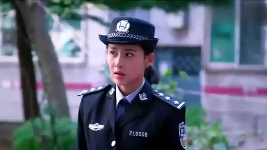 冲上去见义勇为,结果女警却为他挡了一刀为你推荐自动连播04:47无贼