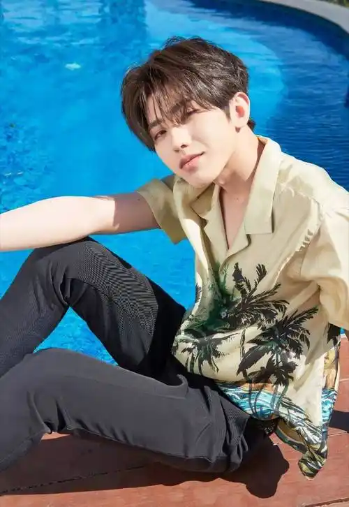 演员蔡徐坤 酷炫照片集锦