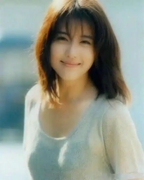 一把年纪还玩母子恋的4大女星