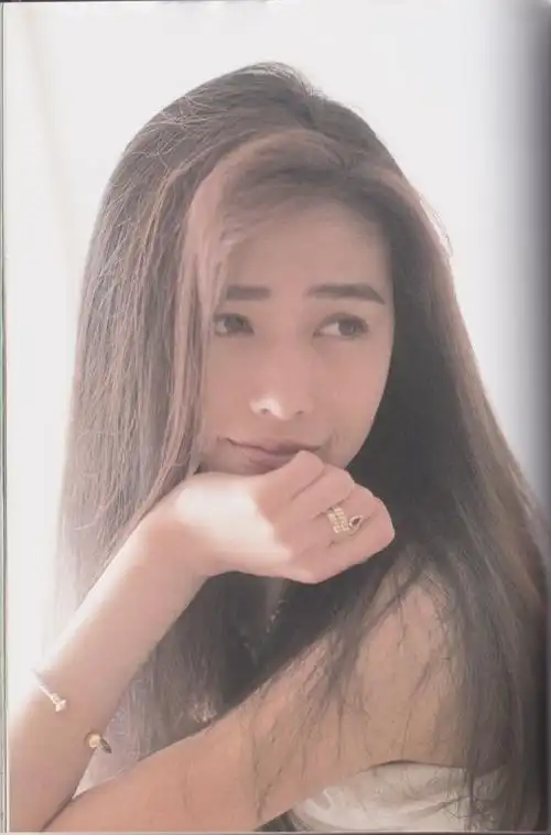 49岁工藤静香晒比基尼照小腹平坦美腿修长无赘肉