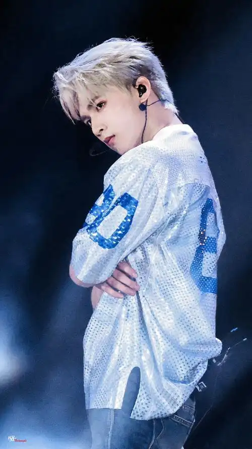 应援色,刘耀文和粉丝双向奔赴@时代少年团-刘耀文青岛演唱会欢迎大家