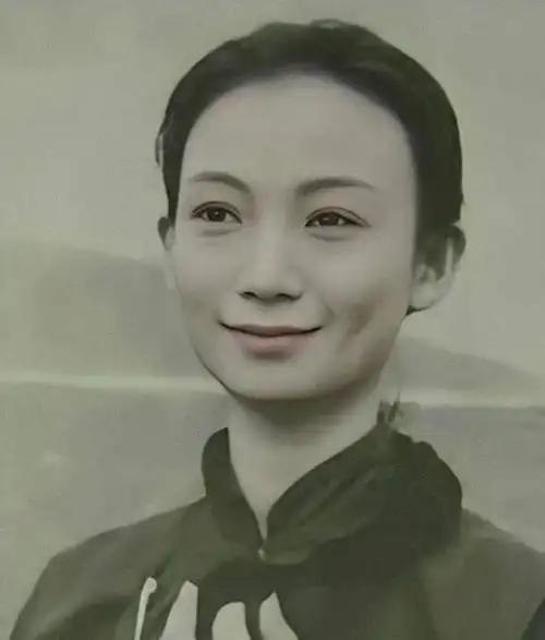 其中包括了董今狐,她比她大一届.