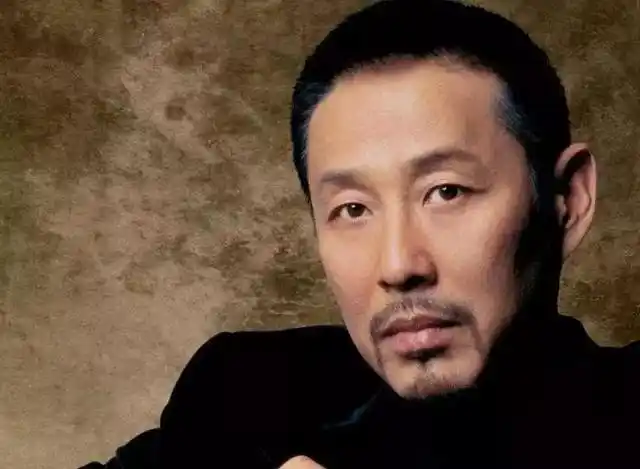 诸如李雪健,焦晃等老艺术家,我个人认为陈道明在电视剧饰演的角色非常