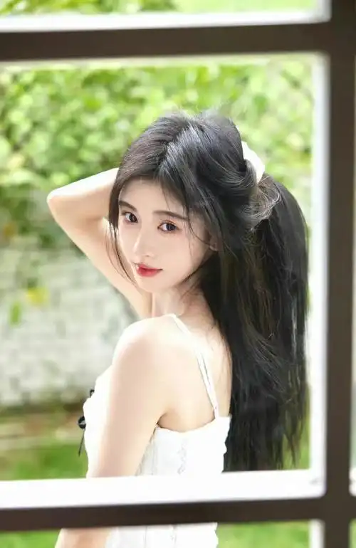 2021年1月15日,鞠婧祎发行个人单曲《过去完成时》 .