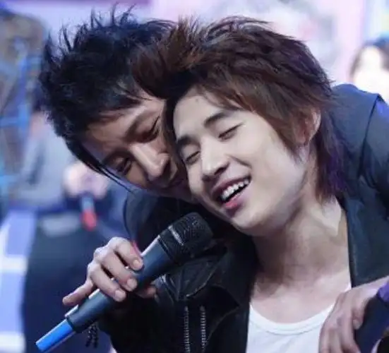 爷青回?韩庚刘宪华12年后首合体!还记得"内贼"的糗事吗?