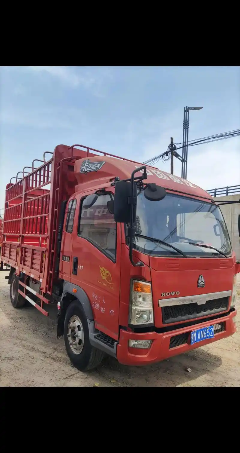 精品二手车 16年3月国四重汽豪沃带卧铺4米高栏 130马力,6档